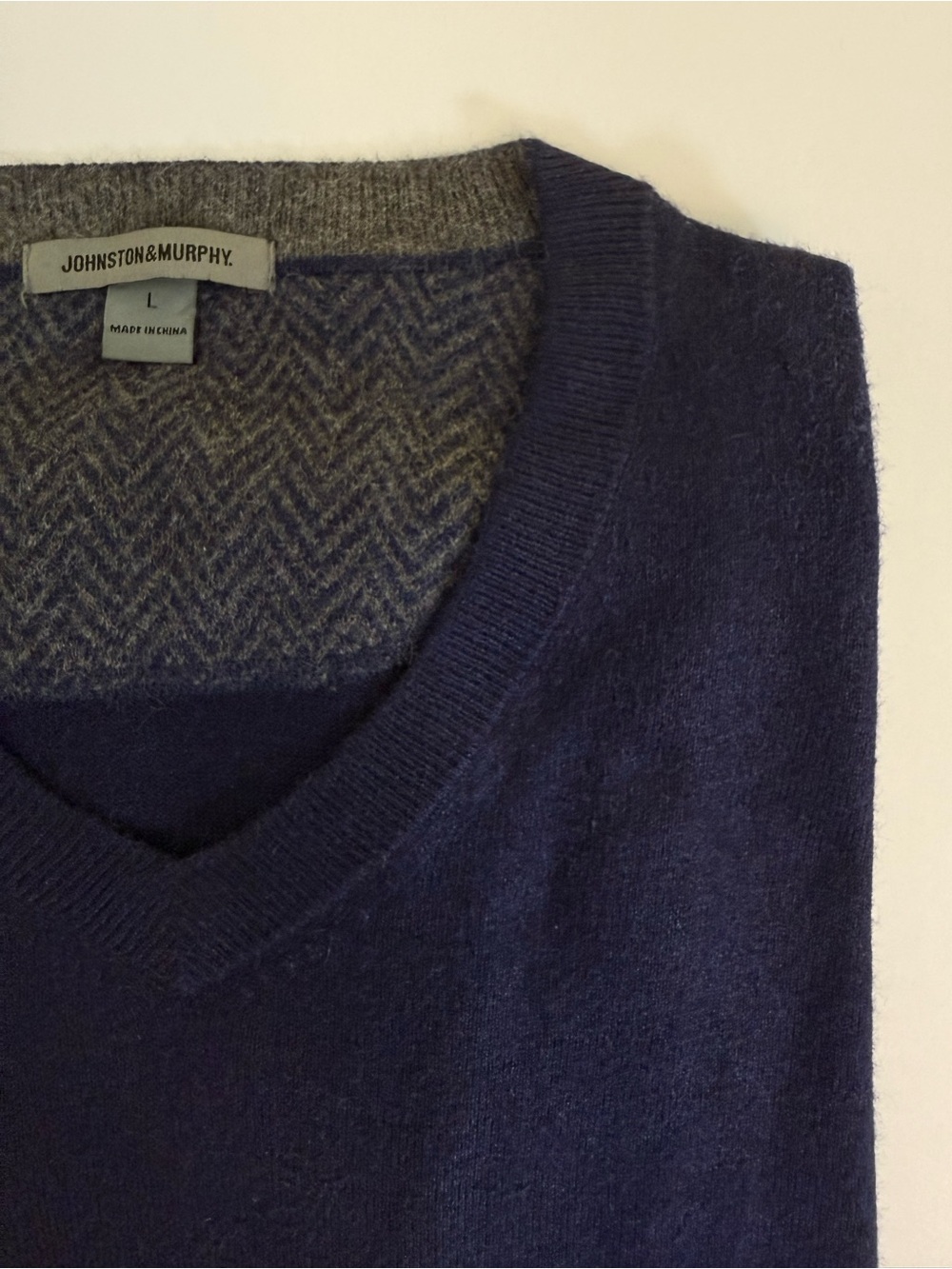 Johnston Murphy | Men's Navy V-Neck Cotton Silk Blend Sweater | Large